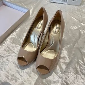 Glossy Beige Open Toed Heels - Size 5.5